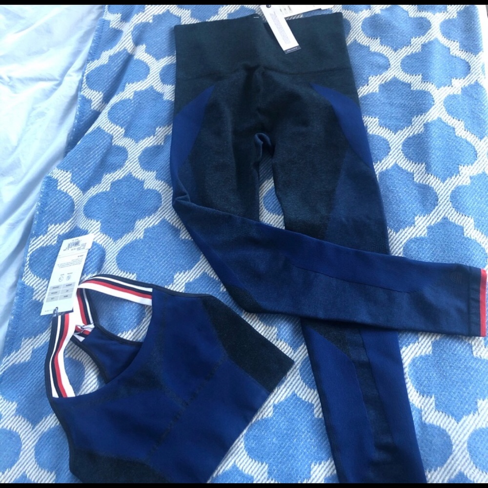 LNDR Blue Workout Set - Leggings and Bra